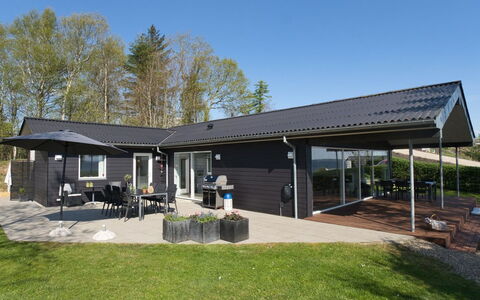Elissa - 50M to the Fjord: Meubilair, Interieur Ontwerp, Flooring, Hout, Verdieping, Plafond, Houten Vloer, Stoel, Tafel, Verlichting