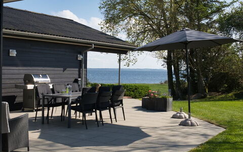 Elissa - 50M to the Fjord: Meubilair, Interieur Ontwerp, Flooring, Hout, Verdieping, Plafond, Houten Vloer, Stoel, Tafel, Verlichting