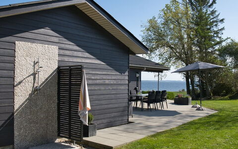 Elissa - 50M to the Fjord: Meubilair, Interieur Ontwerp, Flooring, Hout, Verdieping, Plafond, Houten Vloer, Stoel, Tafel, Verlichting