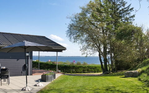 Elissa - 50M to the Fjord: Meubilair, Interieur Ontwerp, Flooring, Hout, Verdieping, Plafond, Houten Vloer, Stoel, Tafel, Verlichting