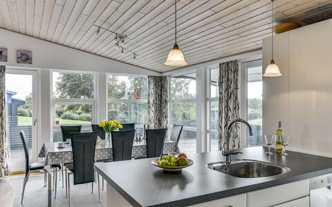 Sylvelin - 400M to the Fjord: Interieur Ontwerp, Plafond, Hout, Flooring, Lichte Inrichting, Meubilair, Verdieping, Keuken En Eettafel, Keuken, Huis