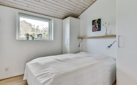 Sylvelin - 400M to the Fjord: Muur, Hout, Plafond, Slaapkamer, Interieur Ontwerp, Flooring, Bed, Verdieping, Laken, Bedding