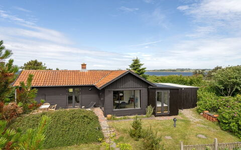Lok - 90M to the Fjord: Hout, Dak, Architectuur, Huis, Huis, Verblijf, Siding, Hardwood, Helling, Landgoed