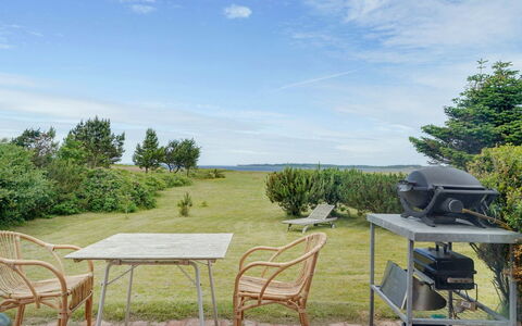 Lok - 90M to the Fjord: Hout, Dak, Architectuur, Huis, Huis, Verblijf, Siding, Hardwood, Helling, Landgoed