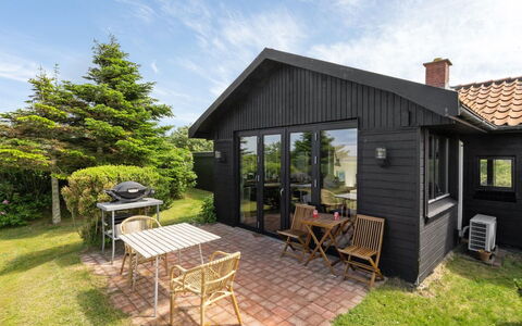 Lok - 90M to the Fjord: Hout, Dak, Architectuur, Huis, Huis, Verblijf, Siding, Hardwood, Helling, Landgoed