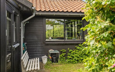 Lok - 90M to the Fjord: Hout, Dak, Architectuur, Huis, Huis, Verblijf, Siding, Hardwood, Helling, Landgoed