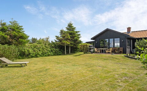 Lok - 90M to the Fjord: Hout, Dak, Architectuur, Huis, Huis, Verblijf, Siding, Hardwood, Helling, Landgoed