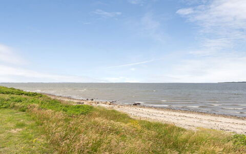 Lok - 90M to the Fjord: Hout, Dak, Architectuur, Huis, Huis, Verblijf, Siding, Hardwood, Helling, Landgoed