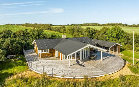 Eljas - 200M to the Fjord: Meubilair, Interieur Ontwerp, Flooring, Hout, Verdieping, Plafond, Houten Vloer, Stoel, Tafel, Verlichting
