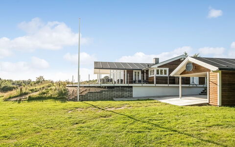 Eljas - 200M to the Fjord: Meubilair, Interieur Ontwerp, Flooring, Hout, Verdieping, Plafond, Houten Vloer, Stoel, Tafel, Verlichting