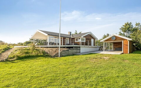 Eljas - 200M to the Fjord: Meubilair, Interieur Ontwerp, Flooring, Hout, Verdieping, Plafond, Houten Vloer, Stoel, Tafel, Verlichting