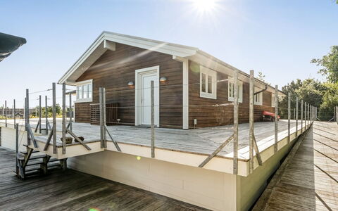 Eljas - 200M to the Fjord: Meubilair, Interieur Ontwerp, Flooring, Hout, Verdieping, Plafond, Houten Vloer, Stoel, Tafel, Verlichting
