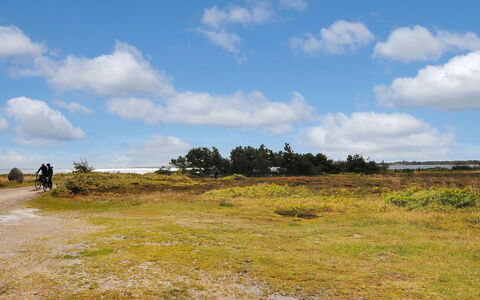 Kaleva - 200M to the Fjord: Lucht, Blauw, Wolk, Gras, Natuurlijke Omgeving, Vegetation, Grasland, Ecoregio, Horizon, Natuurlijk Landschap
