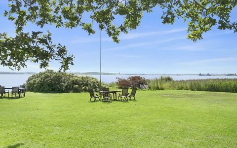 Rina - 30M to the Fjord: Dak, Huis, Land Lot, Huis, Verblijf, Landgoed, Garden Gebouwen, Schaduw, Blokhut, Landscaping