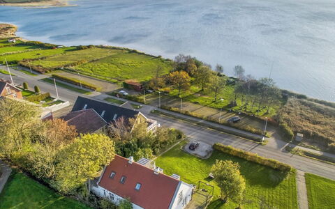 Rina - 30M to the Fjord: Dak, Huis, Land Lot, Huis, Verblijf, Landgoed, Garden Gebouwen, Schaduw, Blokhut, Landscaping