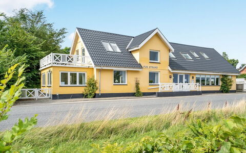 Rina - 30M to the Fjord: Dak, Huis, Land Lot, Huis, Verblijf, Landgoed, Garden Gebouwen, Schaduw, Blokhut, Landscaping