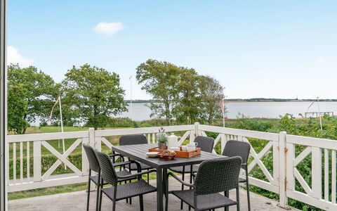 Rina - 30M to the Fjord: Dak, Huis, Land Lot, Huis, Verblijf, Landgoed, Garden Gebouwen, Schaduw, Blokhut, Landscaping