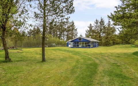 Mikkeline - 400M to the Fjord: Hout, Dak, Architectuur, Huis, Huis, Verblijf, Siding, Hardwood, Helling, Landgoed