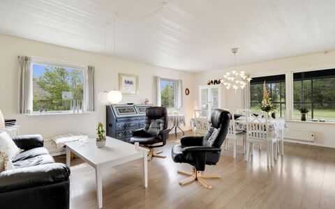 Mikkeline - 400M to the Fjord: Hout, Dak, Architectuur, Huis, Huis, Verblijf, Siding, Hardwood, Helling, Landgoed