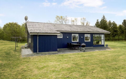 Mikkeline - 400M to the Fjord: Hout, Dak, Architectuur, Huis, Huis, Verblijf, Siding, Hardwood, Helling, Landgoed