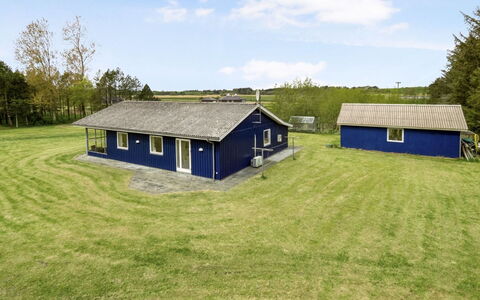 Mikkeline - 400M to the Fjord: Hout, Dak, Architectuur, Huis, Huis, Verblijf, Siding, Hardwood, Helling, Landgoed