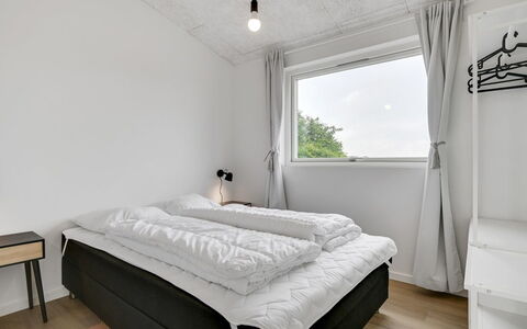 Aatami - 500M from the Sea: Slaapkamer, Bed, Plafond, Interieur Ontwerp, Bedding, Laken, Flooring, Verdieping, Bed Frame, Kamer