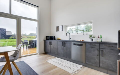 Aatami - 500M from the Sea: Flooring, Keuken, Interieur Ontwerp, Countertop, Verdieping, Cabinetry, Houten Vloer, Huishoudapparatuur, Toestel Van De Keuken, Hardwood