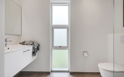Aatami - 500M from the Sea: Flooring, Muur, Badkamer, Interieur Ontwerp, Verdieping, Loodgieterswerkinrichting, Plafond, Toilet, Verlichting, Loodgieter