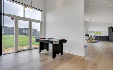 Aatami - 500M from the Sea: Woongebied, Dak, Voorstad, Oprit, Landgoed, Schoorsteen