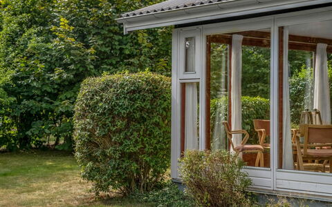 Brimi - 450M from the Sea: Struik, Huis, Tuin, Huis, Dak, Verblijf, Deur, Groundcover, Garden Gebouwen