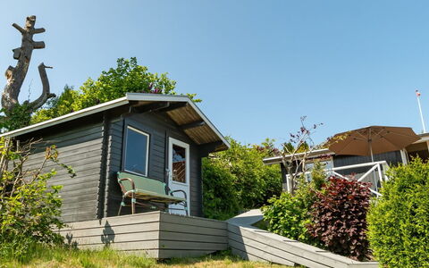Gerhild - 300M from the Sea: Struik, Huis, Verblijf, Dak, Siding, Buitenmeubels, Tuin, Garden Gebouwen, Schuur, Werf