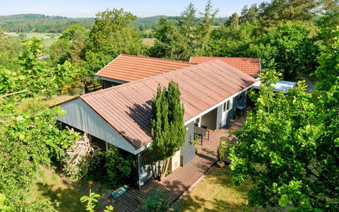 Amai - 1.5Km from the Sea: Auto, Hatchback, Family Car