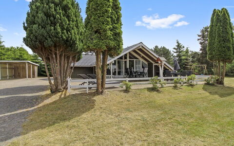 Dedo - 300M from the Sea: Dak, Huis, Land Lot, Huis, Verblijf, Landgoed, Garden Gebouwen, Schaduw, Blokhut, Landscaping