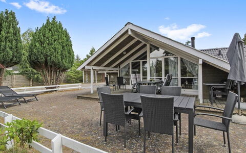 Dedo - 300M from the Sea: Dak, Huis, Land Lot, Huis, Verblijf, Landgoed, Garden Gebouwen, Schaduw, Blokhut, Landscaping