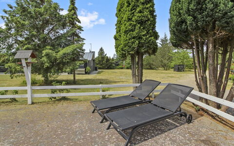 Dedo - 300M from the Sea: Dak, Huis, Land Lot, Huis, Verblijf, Landgoed, Garden Gebouwen, Schaduw, Blokhut, Landscaping
