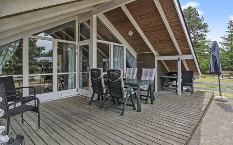 Dedo - 300M from the Sea: Dak, Huis, Land Lot, Huis, Verblijf, Landgoed, Garden Gebouwen, Schaduw, Blokhut, Landscaping