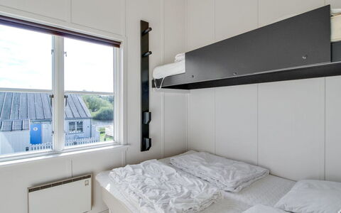 Nalle - 5M from the Sea: Dak, Huis, Land Lot, Huis, Verblijf, Landgoed, Garden Gebouwen, Schaduw, Blokhut, Landscaping