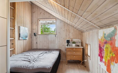 Stefani - 1Km from the Sea: Hout, Slaapkamer, Plafond, Interieur Ontwerp, Flooring, Verdieping, Meubilair, Kamer, Bed, Verlichting