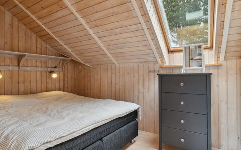 Stefani - 1Km from the Sea: Hout, Plafond, Flooring, Slaapkamer, Interieur Ontwerp, Verdieping, Bed, Meubilair, Huis, Kamer