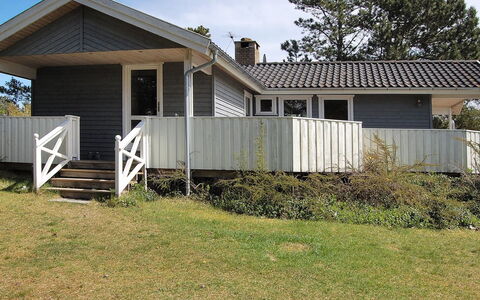 Alfride - 350M from the Sea: Dak, Huis, Huis, Verblijf, Siding, Landgoed, Oprit, Garden Gebouwen, Werf, Schuur