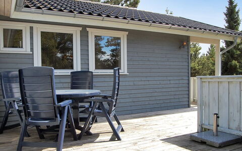 Alfride - 350M from the Sea: Dak, Huis, Huis, Verblijf, Siding, Landgoed, Oprit, Garden Gebouwen, Werf, Schuur