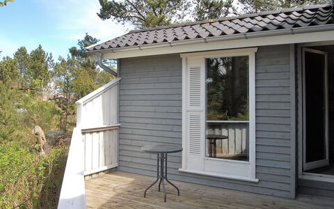 Alfride - 350M from the Sea: Dak, Huis, Huis, Verblijf, Siding, Landgoed, Oprit, Garden Gebouwen, Werf, Schuur