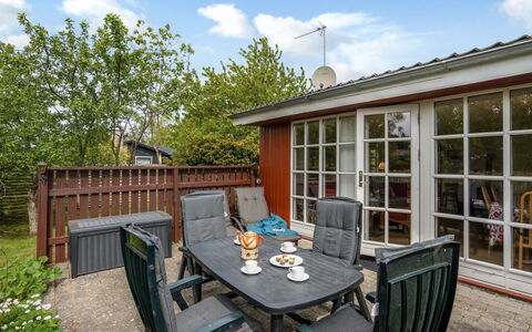 Vian - 200M from the Sea: Meubilair, Buitenmeubels, Stoel, Tafel, Deur, Buitentafel, Tuin, Backyard, Verblijf, Werf