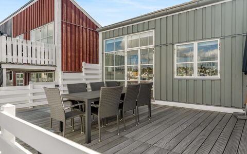 Milo - 5M from the Sea: Hout, Samengesteld Materiaal, Houten Vloer, Siding, Plank, Deur, Hardwood, Dek, Beits, Veranda