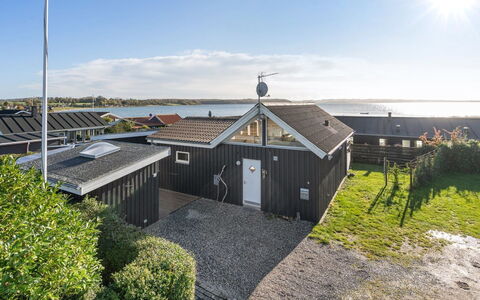 Gudserk - 50M from the Sea: Zwembad, Buitenmeubels, Meubilair, Toevlucht, Flagstone, Eco Hotel, Schaduw, Stoel, Vrije Tijd, Landgoed