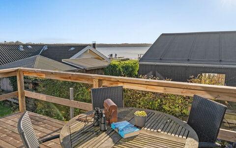 Gudserk - 50M from the Sea: Zwembad, Buitenmeubels, Meubilair, Toevlucht, Flagstone, Eco Hotel, Schaduw, Stoel, Vrije Tijd, Landgoed