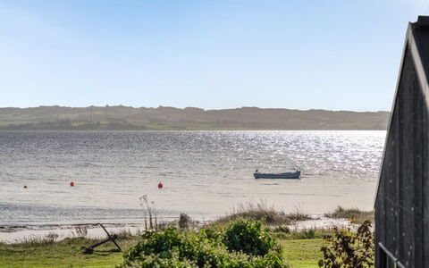 Gudserk - 50M from the Sea: Zwembad, Buitenmeubels, Meubilair, Toevlucht, Flagstone, Eco Hotel, Schaduw, Stoel, Vrije Tijd, Landgoed