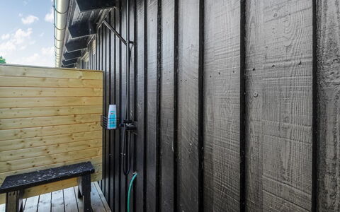 Nette - 300M from the Sea: Meubilair, Interieur Ontwerp, Flooring, Hout, Verdieping, Plafond, Houten Vloer, Stoel, Tafel, Verlichting