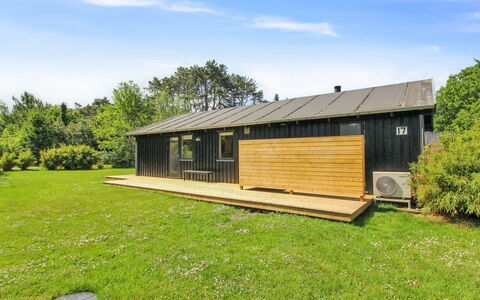 Nette - 300M from the Sea: Meubilair, Interieur Ontwerp, Flooring, Hout, Verdieping, Plafond, Houten Vloer, Stoel, Tafel, Verlichting