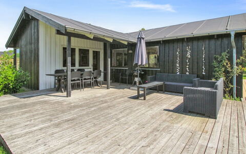 Nette - 300M from the Sea: Meubilair, Interieur Ontwerp, Flooring, Hout, Verdieping, Plafond, Houten Vloer, Stoel, Tafel, Verlichting